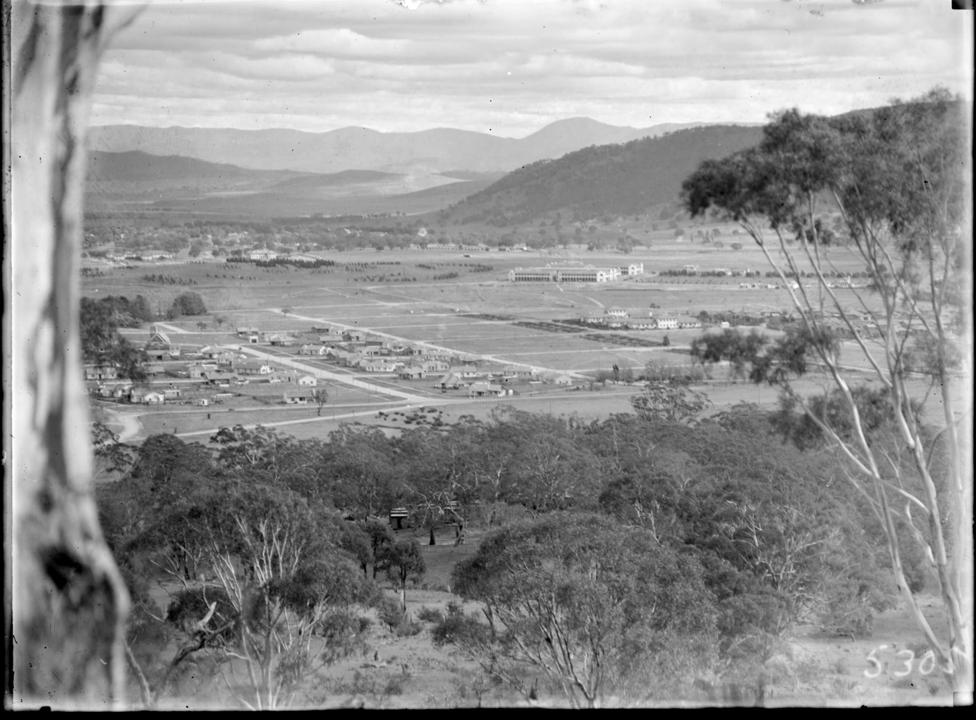 A view of early federation Canberra from Mt Ainslie.
