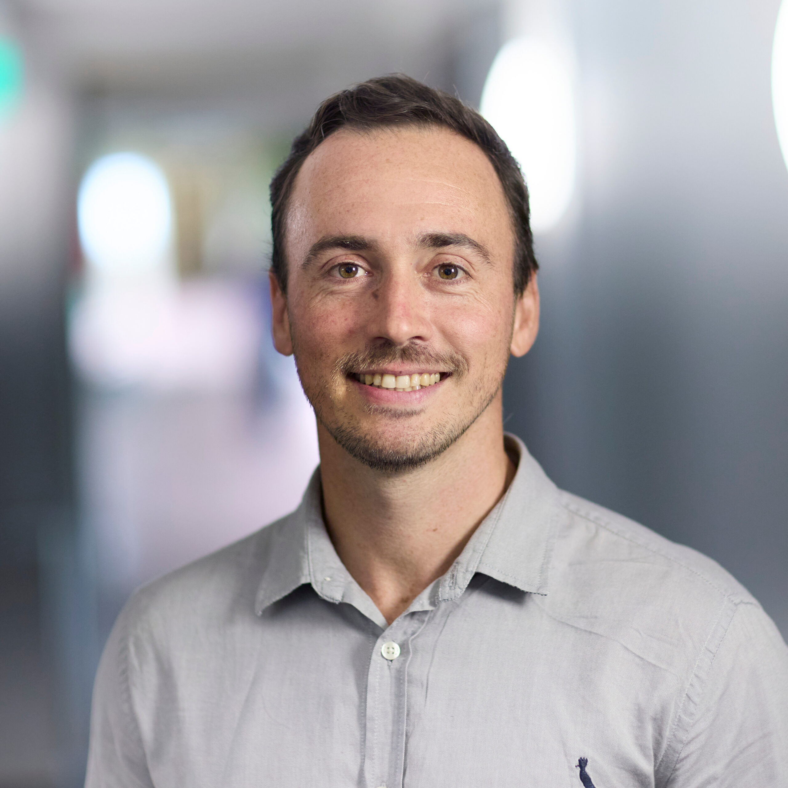 Portrait of Pedro Ribas wearing a grey shirt